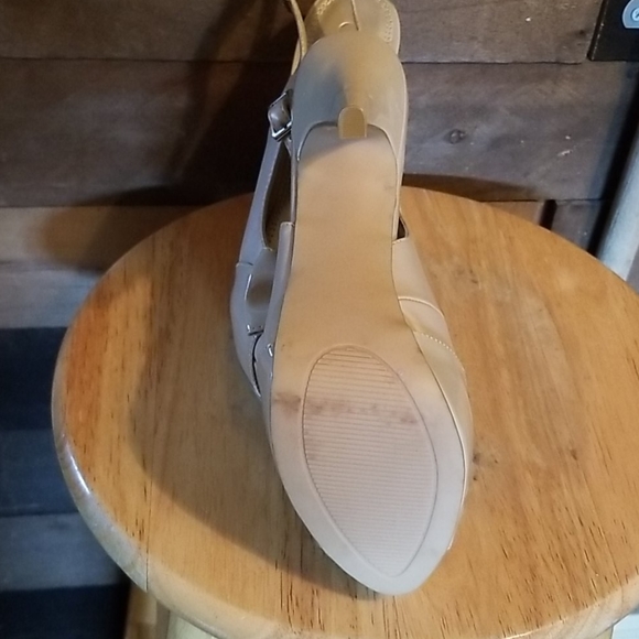 High heels - Picture 3 of 4